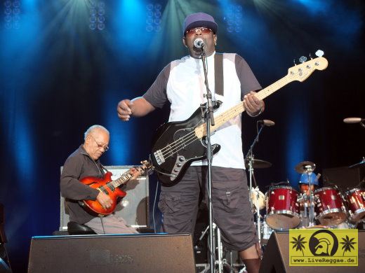 Sly and Robbie (Jam) with Ernest Ranglin and Tyrone Downie - Jamaican Legends Tour - Kulturarena, Jena  11. August 2012 (13).JPG